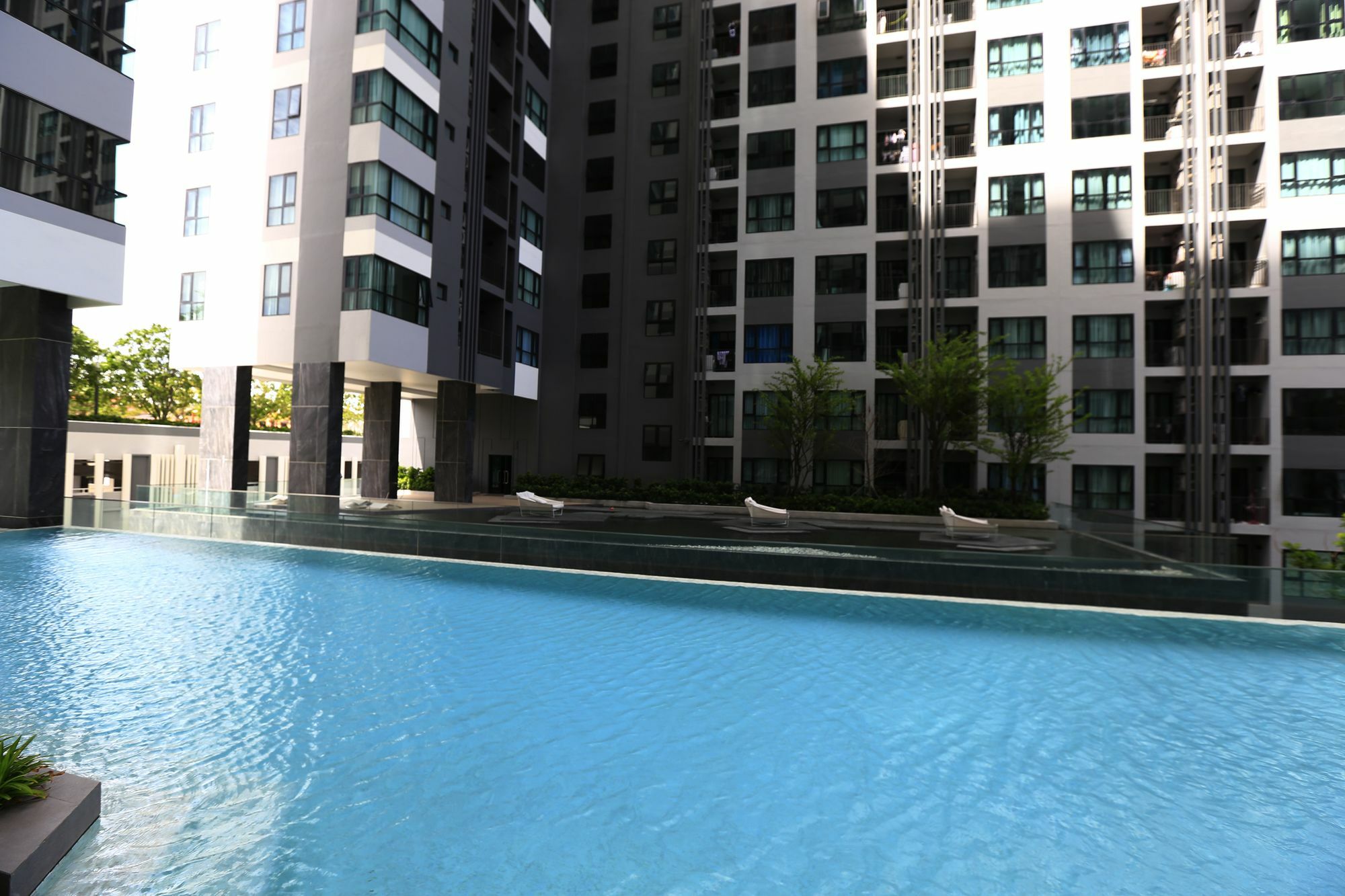The Base Apartment Pattaya Exterior photo